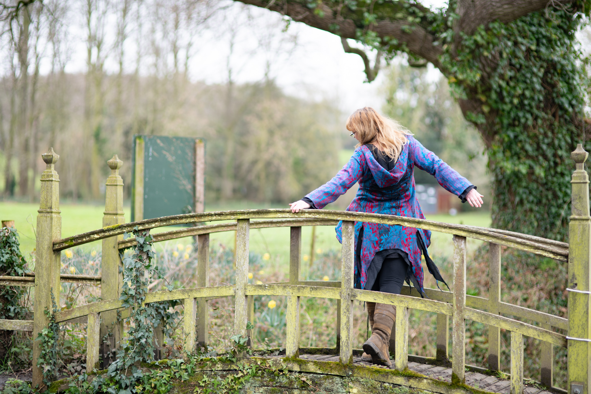 age 40 fashion blogger leaning on bridge wearing a pixie jacket